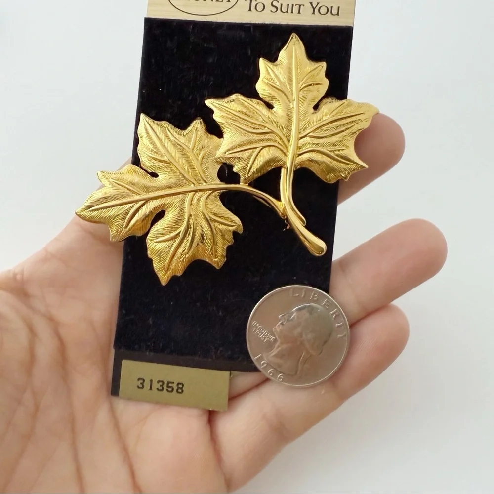 Vintage Monet Signed Goldtone Maple Leaf Leaves Brooch Pin